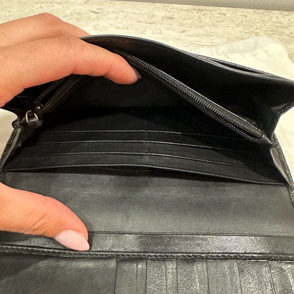 Gucci Women's Black Microguccissima Authentic - Picture 11 of 11